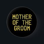 Badge Rond 5 Cm Mère du marié. Noir et couleur d'or. Épouser<br><div class="desc">Las Vegas épousant, mère de l'insigne de bouton de marié. Customisez ce bouton de mariage pour montrer votre choix des mots. Une conception de noir, jaune et non métallique d'or de couleur. La disposition et la coloration des textes sur l'avant est inspirée par les lumières de Vegas. Pourrait être juste...</div>