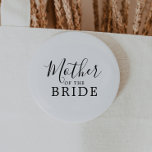 Badge Rond 5 Cm Mère minimaliste de la Fête des mariées de mariée<br><div class="desc">Cette mère minimaliste du bouton de douche de mariée est parfaite pour un simple wedding shower. Le design romantique moderne présente une typographie classique en noir et blanc associée à une calligraphie rustique mais élégante avec un style vintage lettré à la main. Personnalisable dans n'importe quelle couleur. Gardez le design...</div>