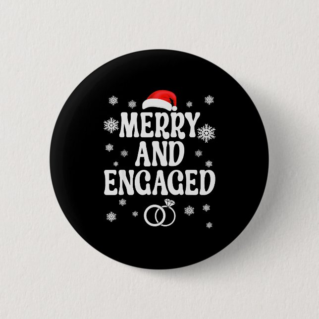 Badge Rond 5 Cm Merry And Engaged Couple Christmas Matching Pajama (Devant)