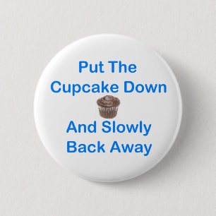 Badge Rond 5 Cm Mettez le petit gâteau vers le bas et lentement d