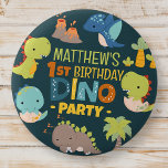 Badge Rond 5 Cm Modern Cute Dino Dinosaur Fête d'anniversaire pour<br><div class="desc">Composé de la typographie manuscrite sans serif amusante; dinosaures T-REX mignons en arrière-plan C'est conçu par Select Party Supplies,  exclusif pour Zazzle. Disponible ici : http://www.zazzle.com/store/selectpartysupplies</div>