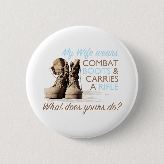 Badge Rond 5 Cm Mon épouse porte des bottes de combat (Devant)