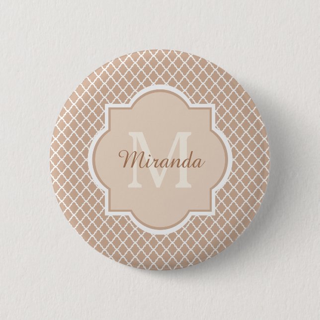 Badge Rond 5 Cm Monoggramme de Quatrefoil Preppy Tan avec nom (Devant)