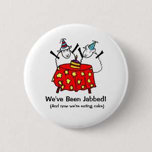 Badge Rond 5 Cm Moutons fêtant drôlement le vaccin Covid