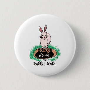 Badge Rond 5 Cm Ne Descendez Pas Dans Le Trou De Lapin Femme Rouge
