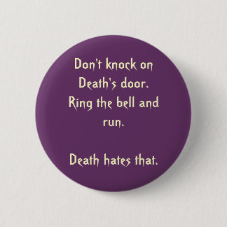 Badge Rond 5 Cm Ne frappez pas sur la porte de la mort. Sonnez… -