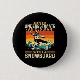 Badge Rond 5 Cm Ne jamais sous-estimer un vieil homme - snowboard