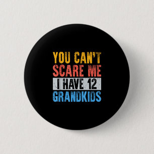 Badge Rond 5 Cm Ne peut pas faire peur avoir 12 petits-enfants drô