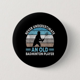 Badge Rond 5 Cm Ne sous-estimez jamais un vieux joueur de badminto