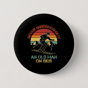 Badge Rond 5 Cm N'importe quoi sous-estime un vieil homme sur des