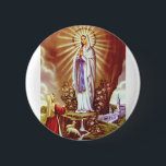 Badge Rond 5 Cm Notre Dame de Lourdes<br><div class="desc">Notre-Dame de Lourdes est vénérée sous ce titre par l'église catholique romaine en raison de ses apparitions qui se sont produites à Lourdes,  France.</div>