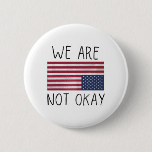 Badge Rond 5 Cm Nous ne sommes pas ok drapeau américain à l'envers