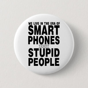 Badge Rond 5 Cm Nous Vivons À L'Époque Des Téléphones Intellig