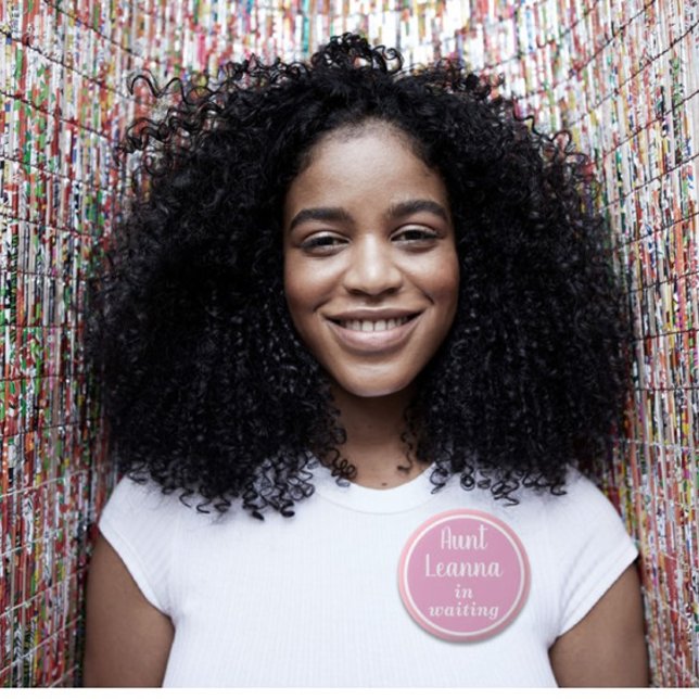 Badge Rond 5 Cm NOUVEAUTÉ ! Tante personnalisée en attente Bouton  (Créateur téléchargé)