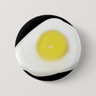 Badge Rond 5 Cm Oeuf au plat sur le noir
