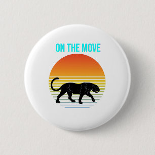 Badge Rond 5 Cm On the Move – Panther Walking Under a Retro Sunset