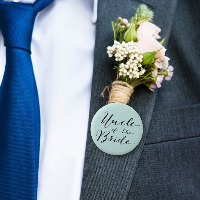 Badge Rond 5 Cm Oncle de la mariée Script Mariage de répétition ('Uncle of the Bride' Classic Script Wedding Rehearsal Party Pin Button @ fatfatin_blue_knot)