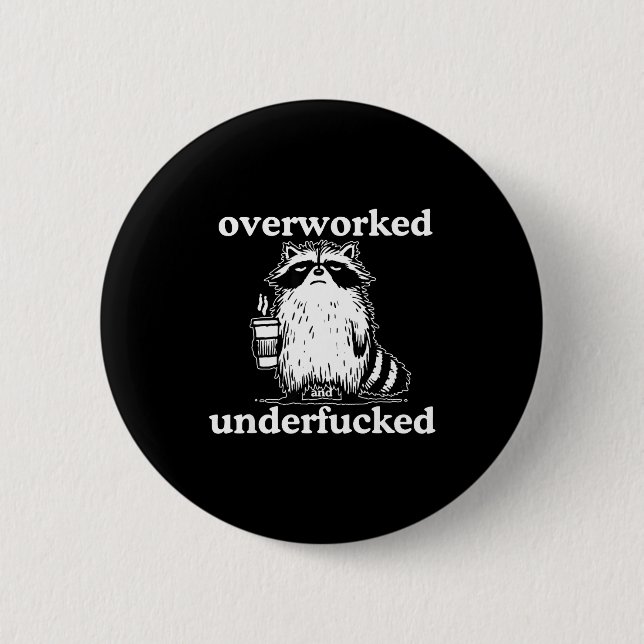 Badge Rond 5 Cm Overworked And Underfored Funny Raccoon Coffee Say (Devant)