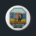 Badge Rond 5 Cm Parc national de Yellowstone Bison nord-américain<br><div class="desc">Design vectoriel de Yellowstone. Le parc comprend des canyons spectaculaires,  des rivières alpines,  des forêts luxuriantes,  des sources chaudes et des geysers qui brassent,  dont son plus célèbre,  Old Faithful.</div>