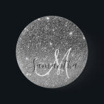 Badge Rond 5 Cm Parties scintillant gris moderne éclabousser Nom p<br><div class="desc">Présentant l'exquise Parties scintillant moderne gris avec produit Nom personnalisé, une combinaison étonnante de design contemporain et d'élégance personnalisée. Ce produit présente une toile de fond captivante dans une teinte moderne de gris, exubérant sophistication et style. La couleur sobre mais chic ouvre la voie à l'étincelle fascinante de la parties...</div>