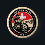 Badge Rond 5 Cm Passe de Maloja | Suisse | Motorcycle<br><div class="desc">Le col de Maloja est réalisé dans un emblème vintage et en détresse. C'est un célèbre col de haute montagne que l'on trouve en Suisse.</div>