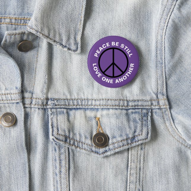Badge Rond 5 Cm Peace Be Still Love Another Round Button (En situation)