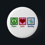 Badge Rond 5 Cm Peace Love Coudre mignonne Seamstress<br><div class="desc">Un joli cadeau de couture pour quelqu'un qui coud et effectue des modifications sur les vêtements. Jolie Paix Amour Coudre présent.</div>