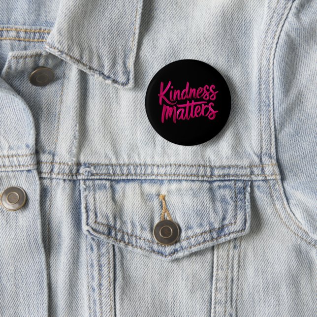 Badge Rond 5 Cm Peinture de Kinding Matters (En situation)