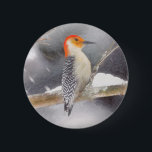 Badge Rond 5 Cm Peinture de pic à ventre rouge Art original<br><div class="desc">Ce tableau plein de charme présente le portrait d'un Pic à ventre rouge perché sur une branche dans une tempête de neige. Notre spécialité réside dans l'artisanat original basé sur la nature et les animaux. Que ce soit pour vous-même ou comme un cadeau réfléchi pour vos amis amoureux des oiseaux,...</div>