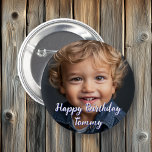 Badge Rond 5 Cm Personnalisé Joyeux Anniversaire Nom et photo<br><div class="desc">Personnalisez le bouton anniversaire de ce garçon en ajoutant l'image et le nom de votre enfant à ce bouton Joyeux anniversaire dans la zone de personnaliser.</div>