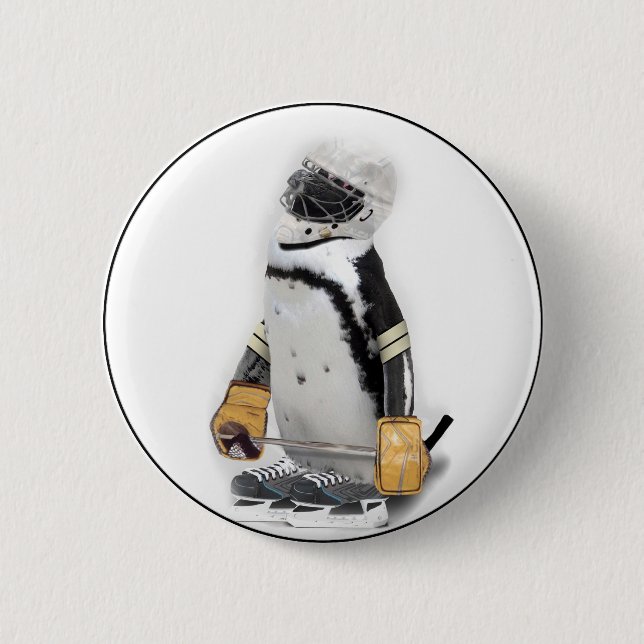 Badge Rond 5 Cm Petit Penguin portant un engin de hockey (Devant)