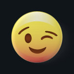Badge Rond 5 Cm Pin de bouton d'Emoji de jaune de sourire de clin<br><div class="desc">Il sait que vous allez avoir un beau jour.</div>