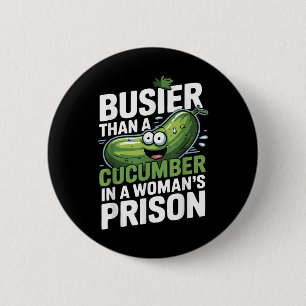 Badge Rond 5 Cm Plus Busier Qu'Un Concombre Dans Une Prison De Fem