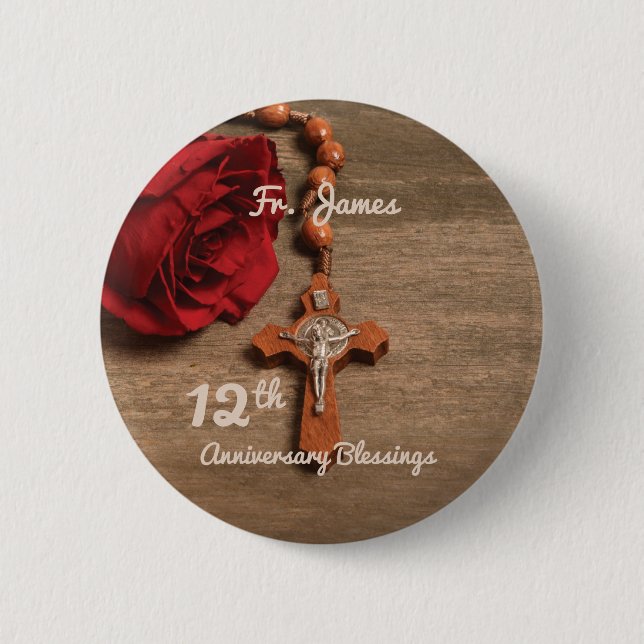 Badge Rond 5 Cm Prêtre 12ème anniversaire de l'Ordination Rose et  (Devant)