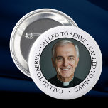 Badge Rond 5 Cm Prêtrise Ordination Pasteur Collègue prêtre<br><div class="desc">Parfait pour le dimanche de la prêtrise, les anniversaires d'ordination ou toute occasion de rendre hommage au clergé, cette épingle sert de symbole significatif d'appréciation et de respect pour ceux qui consacrent leur vie au service du Christ et de son Eglise. L'arrière - plan blanc veille à ce que le...</div>
