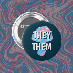 Badge Rond 5 Cm Pronononononononononosés Transgenre<br><div class="desc">Montrez vos pronoms avec ce mignon champignon vintage dans les couleurs du drapeau de la fierté transgenre. Les pronoms sont entièrement personnalisables,  alors mettez ce qui vous convient le mieux!</div>