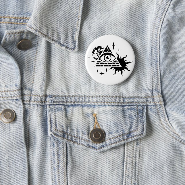 Badge Rond 5 Cm pyramide et l'œil (En situation)