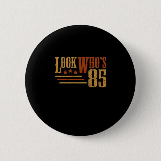 Badge Rond 5 Cm Regardez Qui 85 Ans Amusant 85e Anniversaire Cadea (Devant)