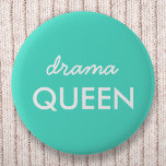 Badge Rond 5 Cm Reine du théâtre | Devis Cool moderne tendance Aqu<br><div class="desc">Simple et élégant "drama queen" amusant cool citent un badge d'art dans la typographie minimaliste moderne en blanc sur un arrière - plan vert aqua qui peut facilement être personnalisé avec vos propres mots. Ce design féminin tendance et mignon est le parfait exemple pour vous-même ou comme cadeau pour un...</div>