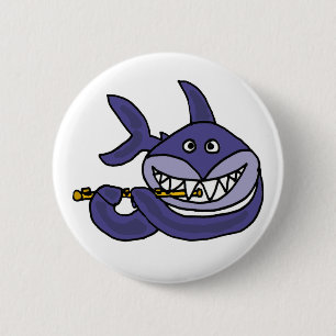 Badge Rond 5 Cm Requin drôle jouant la bande dessinée de cannelure
