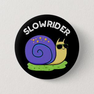 Badge Rond 5 Cm Rider Lent Drôle Petit Rider Pun escargot Dark BG