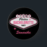 Badge Rond 5 Cm Rose de Las Vegas il est mon<br><div class="desc">Ajoutez votre propre message personnalisé à cette conception de thème de Las Vegas de rose qui ressemble à l'accueil au signe de Las Vegas. Le signe indique qu'IL est MON FABULEUX. Rendez-le personnel avec votre propre année d'anniversaire, année de partie de bachelorette, année nuptiale de douche, occasion d'amusement ou celui...</div>