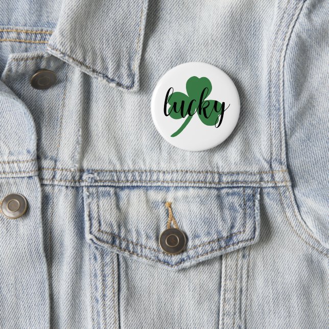 Badge Rond 5 Cm Saint Patrick's day chanceux, shamrock Button (En situation)