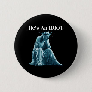 Badge Rond 5 Cm Sarcastique Anti-Trump Il Est Une Statue Idiot De 