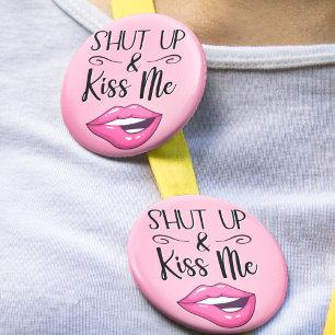 Badge Rond 5 Cm Sassy Lips ferme et m'embrasse