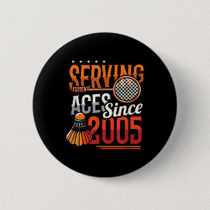 Badge Rond 5 Cm Serving Aces depuis 2005 Badminton Lover 20th Birt