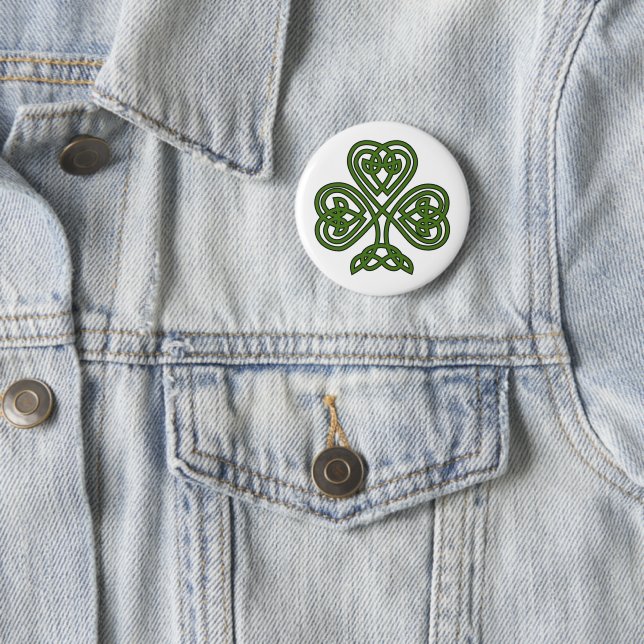 Badge Rond 5 Cm Shamrock celte - Jour de la Saint Patrick (En situation)