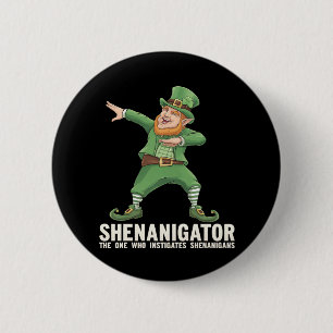Badge Rond 5 Cm Shenanigator faisant le dab Leprechaun Saint Patri