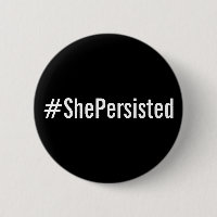 #ShePersisted, texte blanc en gras sur bouton noir