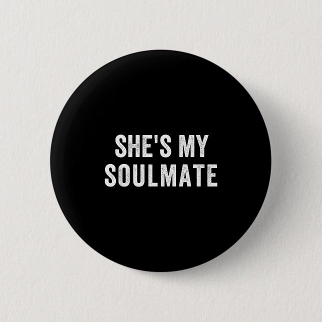 Badge Rond 5 Cm She's My Soulmate I Don't Know Him Funny Matching  (Devant)